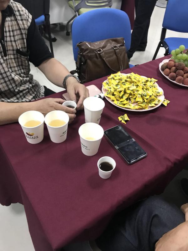 期間菇新為俱樂部領(lǐng)導(dǎo)專門準(zhǔn)備了靈芝茶，讓大家更親近靈芝